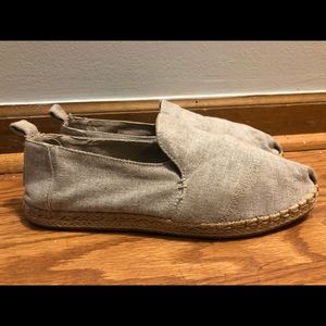 Women’s Size 8 1/2, Grey Toms Loafer Style